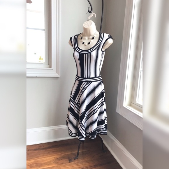 Designer Paula Hian Leila Fit & Flare Dress - Small $1225 LIKE NEW - Picture 6 of 10